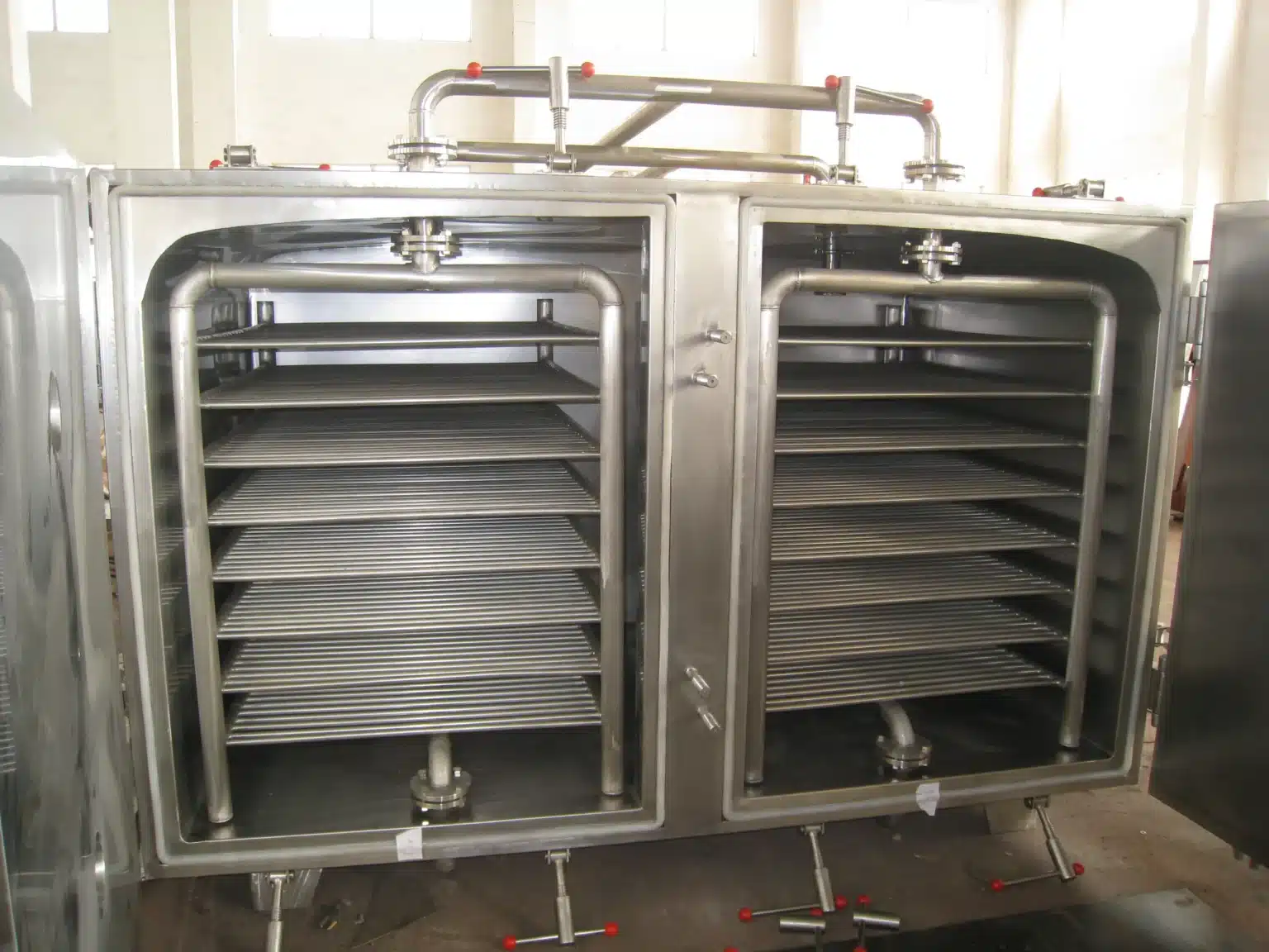 A Static Vacuum Tray Dryer for Low-Temperature, Gentle Drying