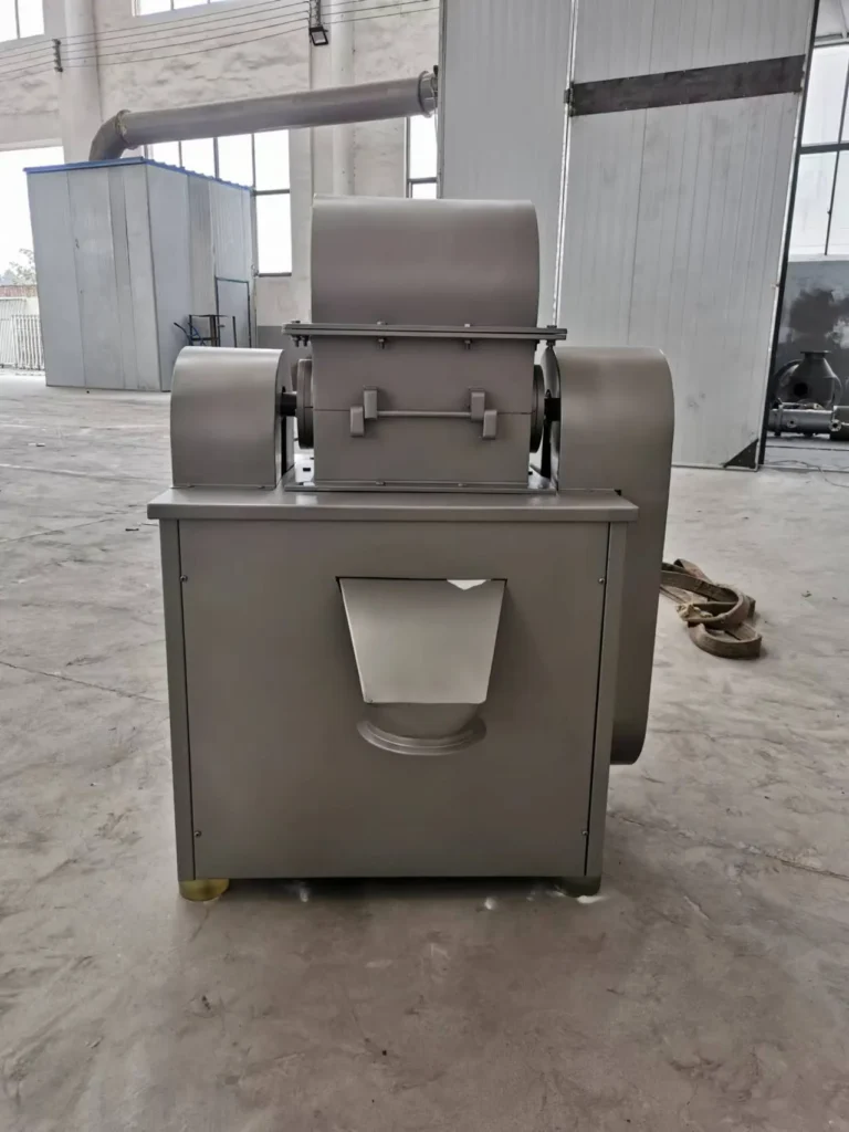 Машина грубого измельчения CSJ-250 из нержавеющей стали с панелью управления для дробления материалов на фармацевтических или пищевых предприятиях.