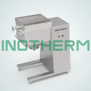Máy nghiền dao động kiểu dáng đẹp có phễu ở trên, bộ điều khiển cơ học và được gắn trên đế di động, trên nền màu trắng.
