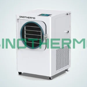 Máy sấy đông lạnh gia đình Sinothermo có kệ và màn hình kỹ thuật số trên nền xám.