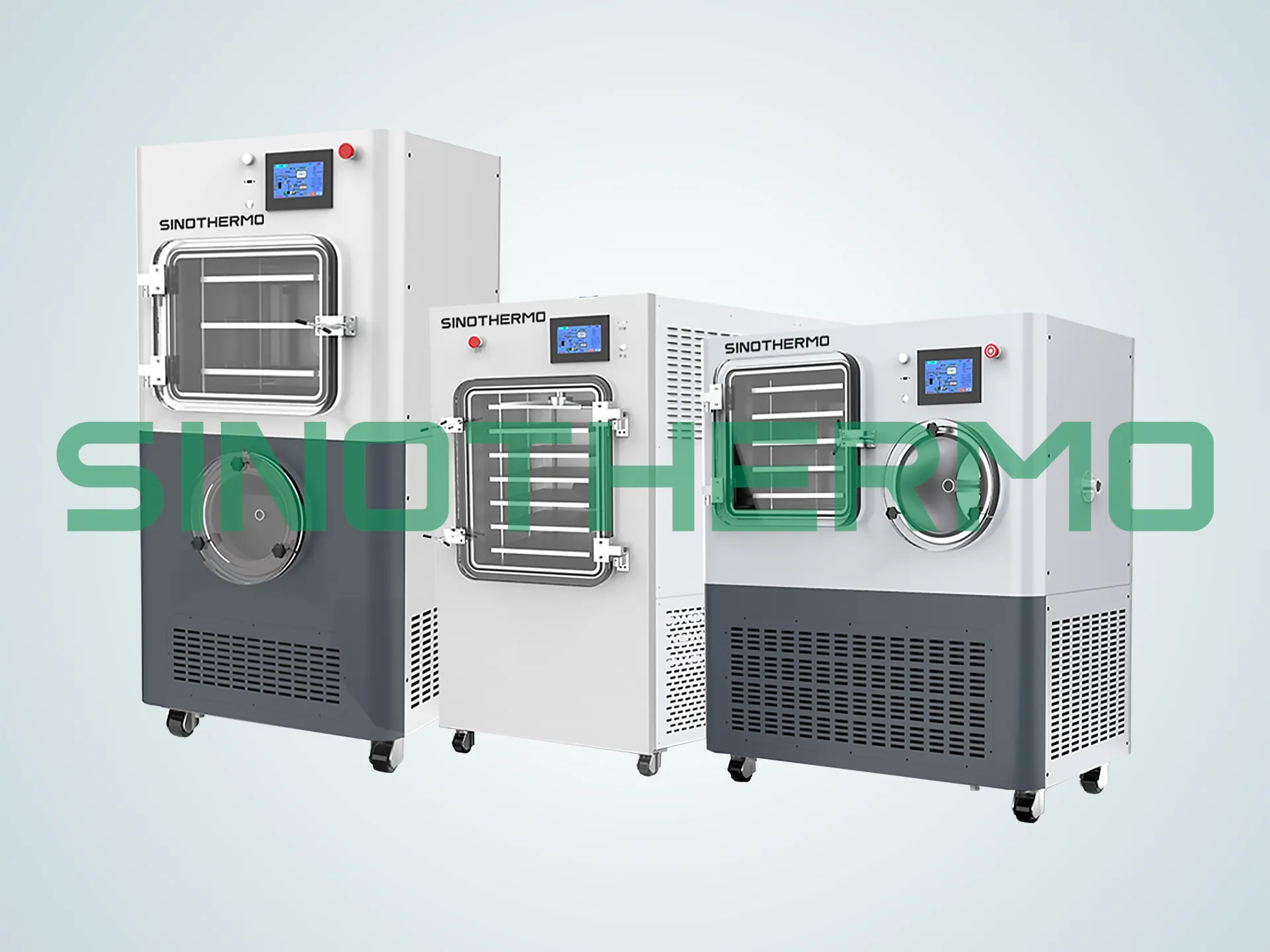 Máy sấy đông khô phòng thí nghiệm SINOTHERMO có nhiều kích cỡ khác nhau, có bộ điều khiển kỹ thuật số, kết cấu bằng thép không gỉ và hệ thống bơm chân không để đông khô hiệu quả và sấy đông khô quy mô thí điểm.