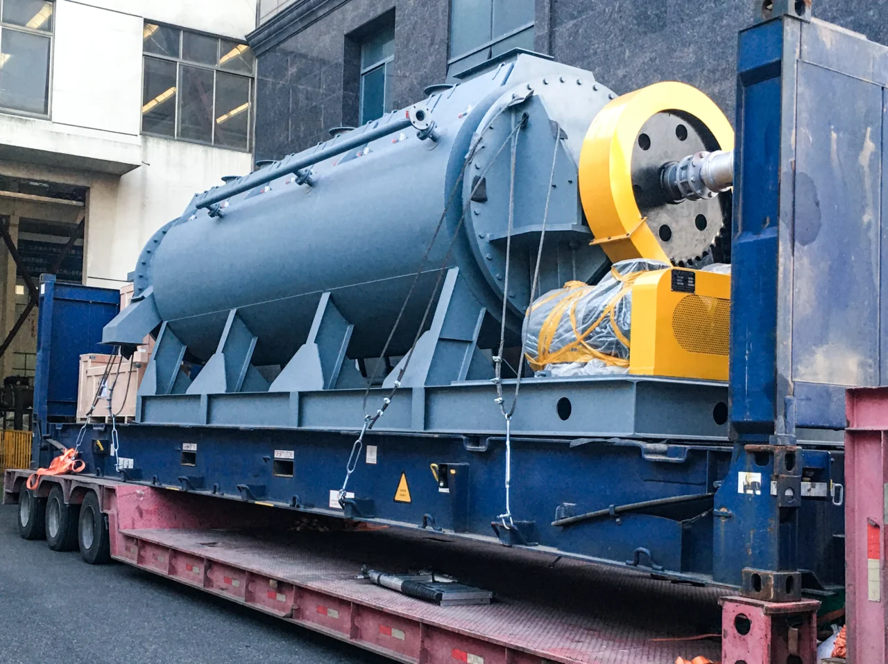 Sinothermo Vacuum Rake Dryer with heat-sensitive sludge material